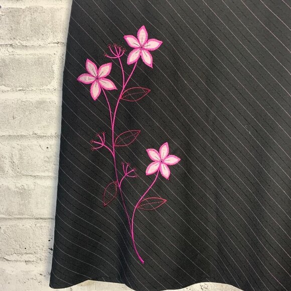 Vintage 90s Black Pinstripe Embroidered Flowers Knee Length A-Line Skirt - Picture 4 of 12
